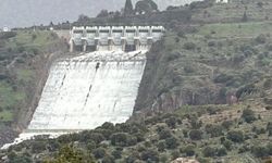 İzmir'de aşırı yağışlar sonrası barajlardan kontrollü su bırakılıyor