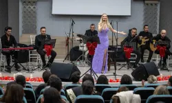 Bornova’da Aşk Şarkıları Gecesi