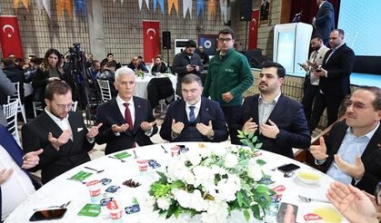 AK Parti Kemalpaşa’dan İftar Yemeği