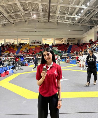 Kemalpaşalı Zehra Gürbüz Türkiye Şampiyonu Oldu!