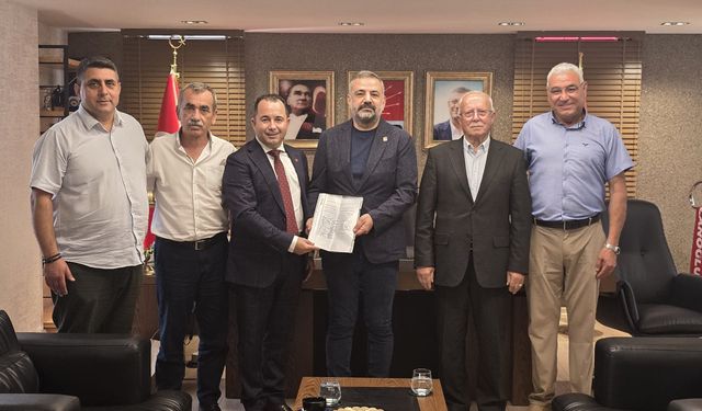 Kemalpaşalı Özken'den CHP İl Başkanlığına İmza Desteği