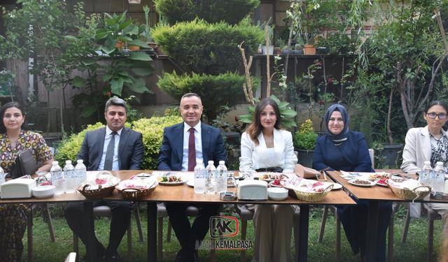 Kemalpaşa'da Tayini Çıkan Hakim ve Savcılara Veda Programı Düzenlendi