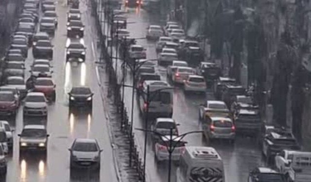 Kemalpaşa’da Sağanak Etkisini Sürdürüyor