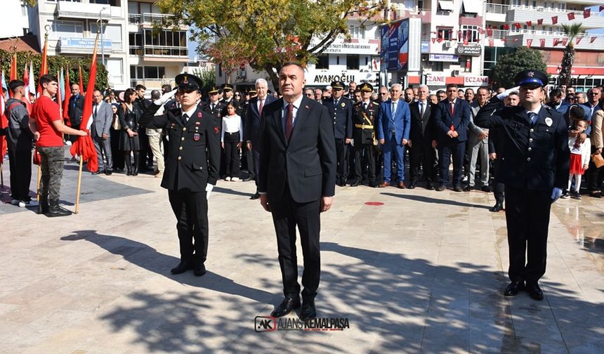 Kemalpaşa'da Cumhuriyet Bayramı Dolayısıyla Çelenk Töreni Düzenlendi