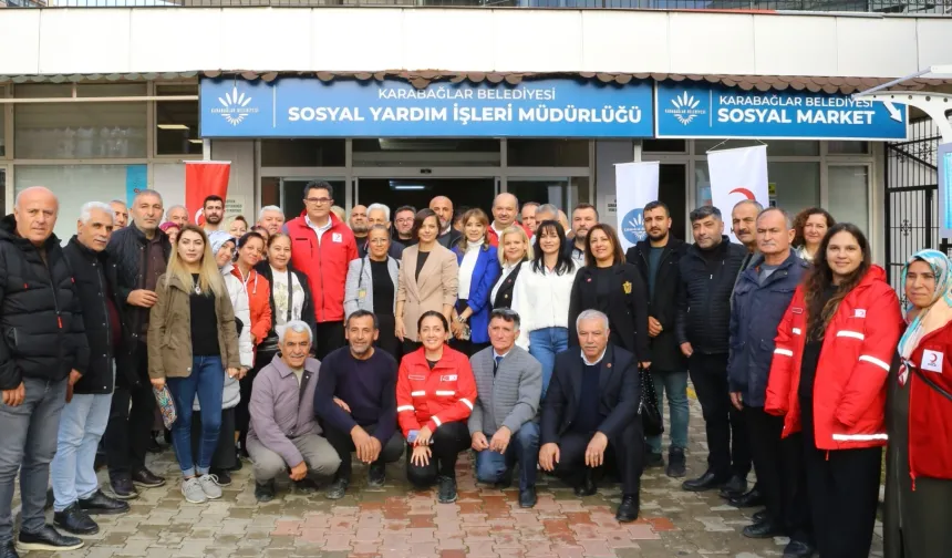 İzmir Karabağlar'da “Sosyal Market” ile dayanışma büyüyor