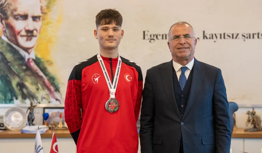 Gaziemirli taekwondocu Türkiye şampiyonu oldu
