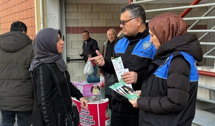 Kemalpaşa’da Polis Ekiplerinden Kadınlara KADES Bilgilendirmesi