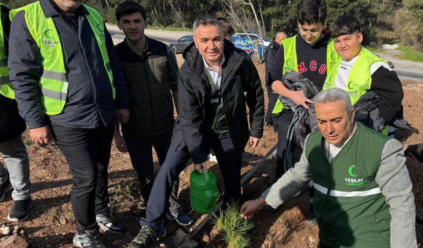 Yeşilay Haftası’nda Kemalpaşa’da Fidan Dikim Etkinliği